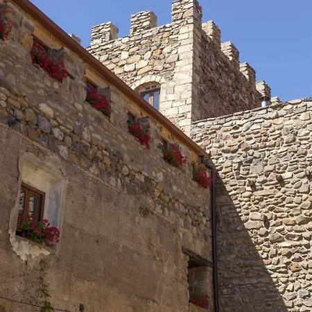 Castillo De De Moncayo *